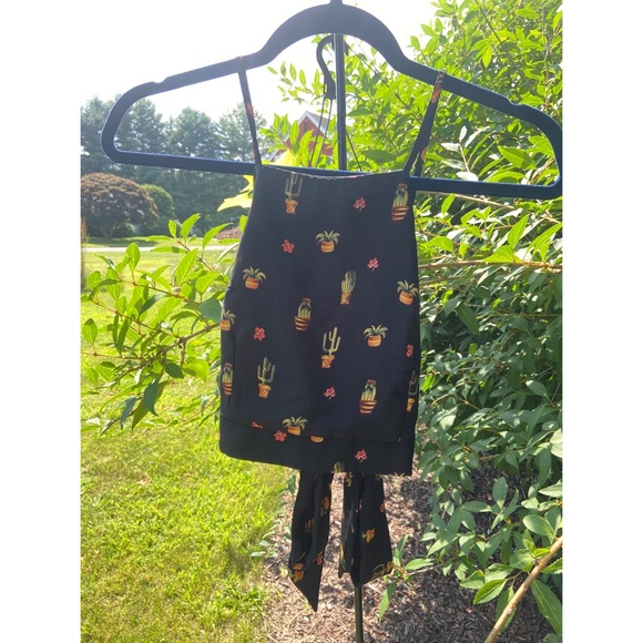 Succulents Tie-in-Back Crop Top - Picture 6 of 10